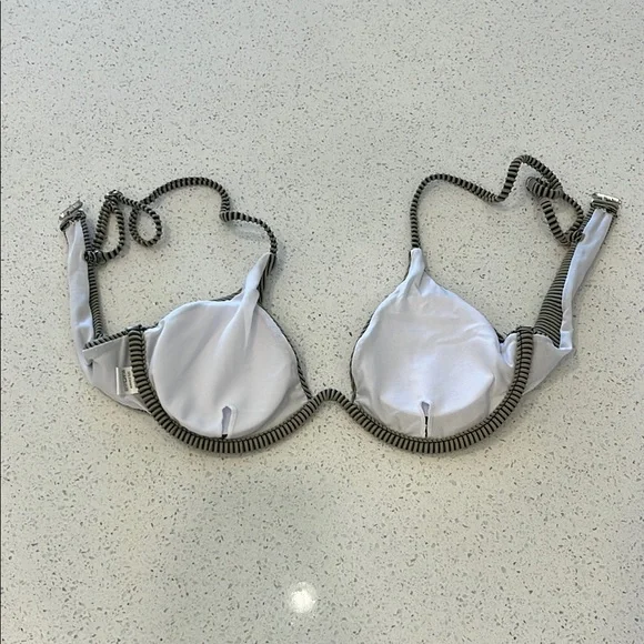 Bikini Cheeky High Cut Size Medium NWOT (liner in bottoms) - Picture 7 of 10